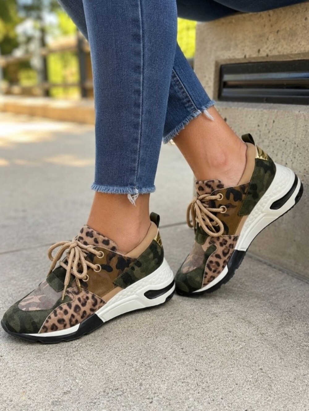 EUC Steve Madden Sz 7 Cliff Camo Leopard Print Sneakers in Olive Green